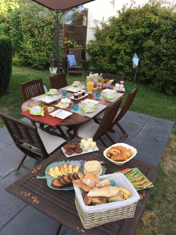Les Glycines De Bougy Bed & Breakfast Dış mekan fotoğraf