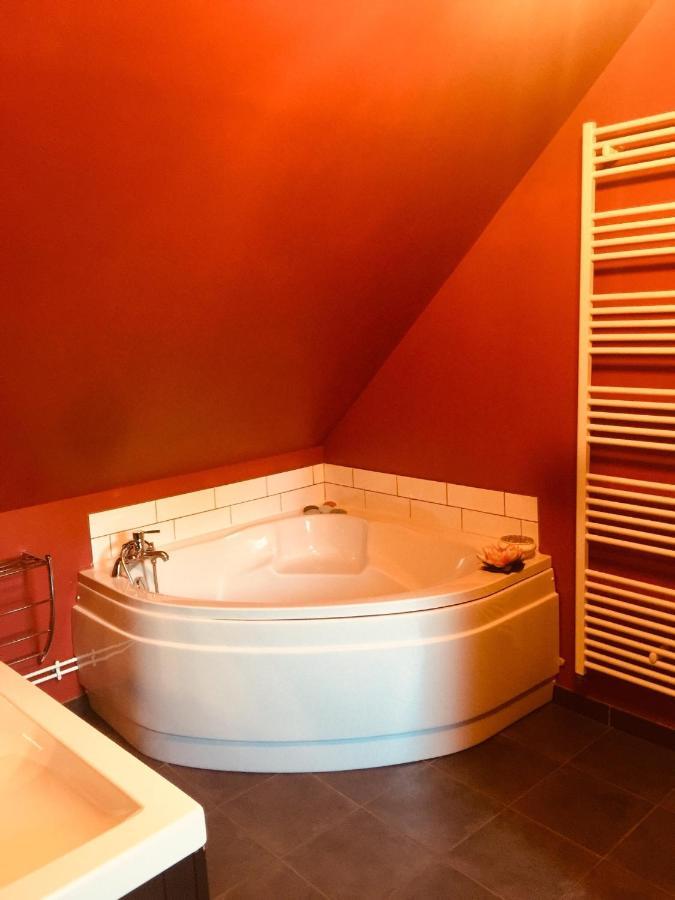 Les Glycines De Bougy Bed & Breakfast Dış mekan fotoğraf