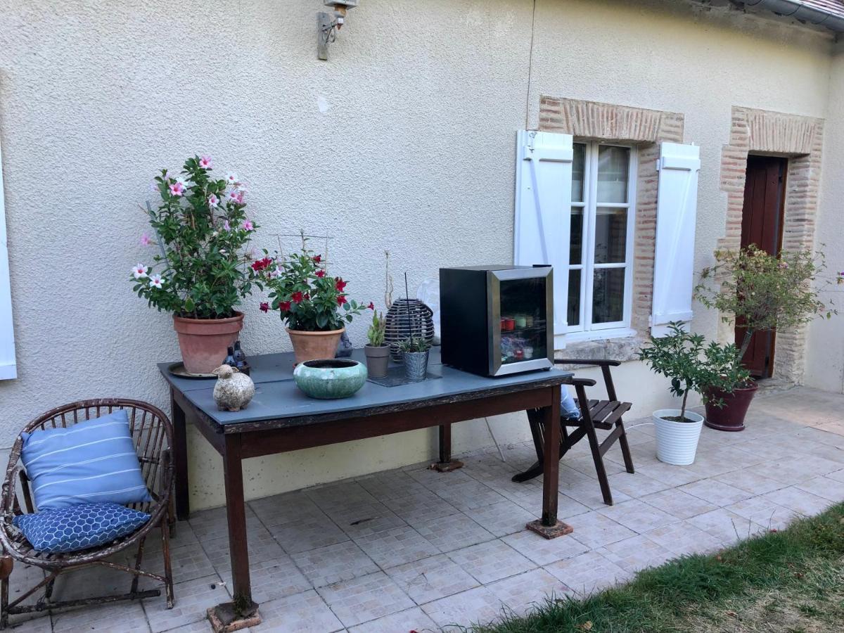 Les Glycines De Bougy Bed & Breakfast Dış mekan fotoğraf