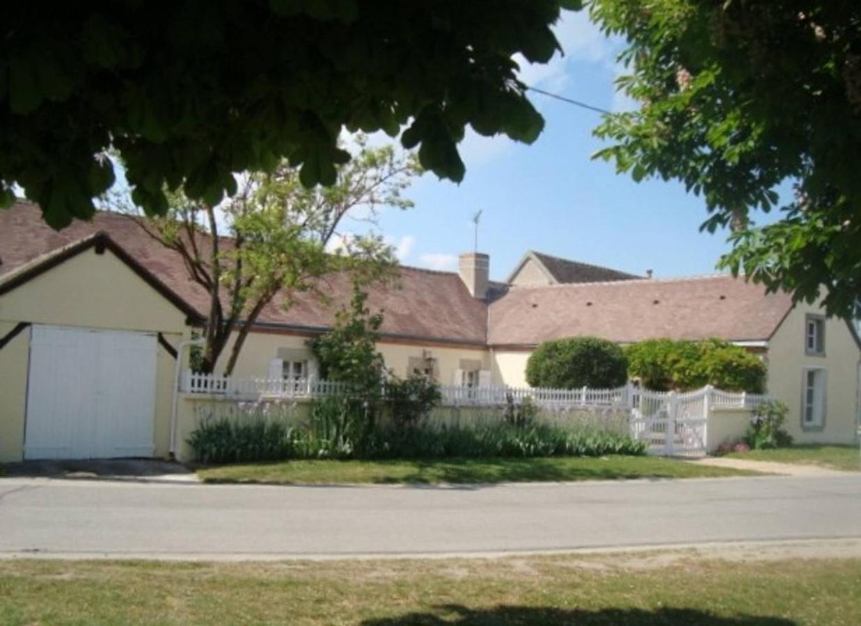 Les Glycines De Bougy Bed & Breakfast Dış mekan fotoğraf