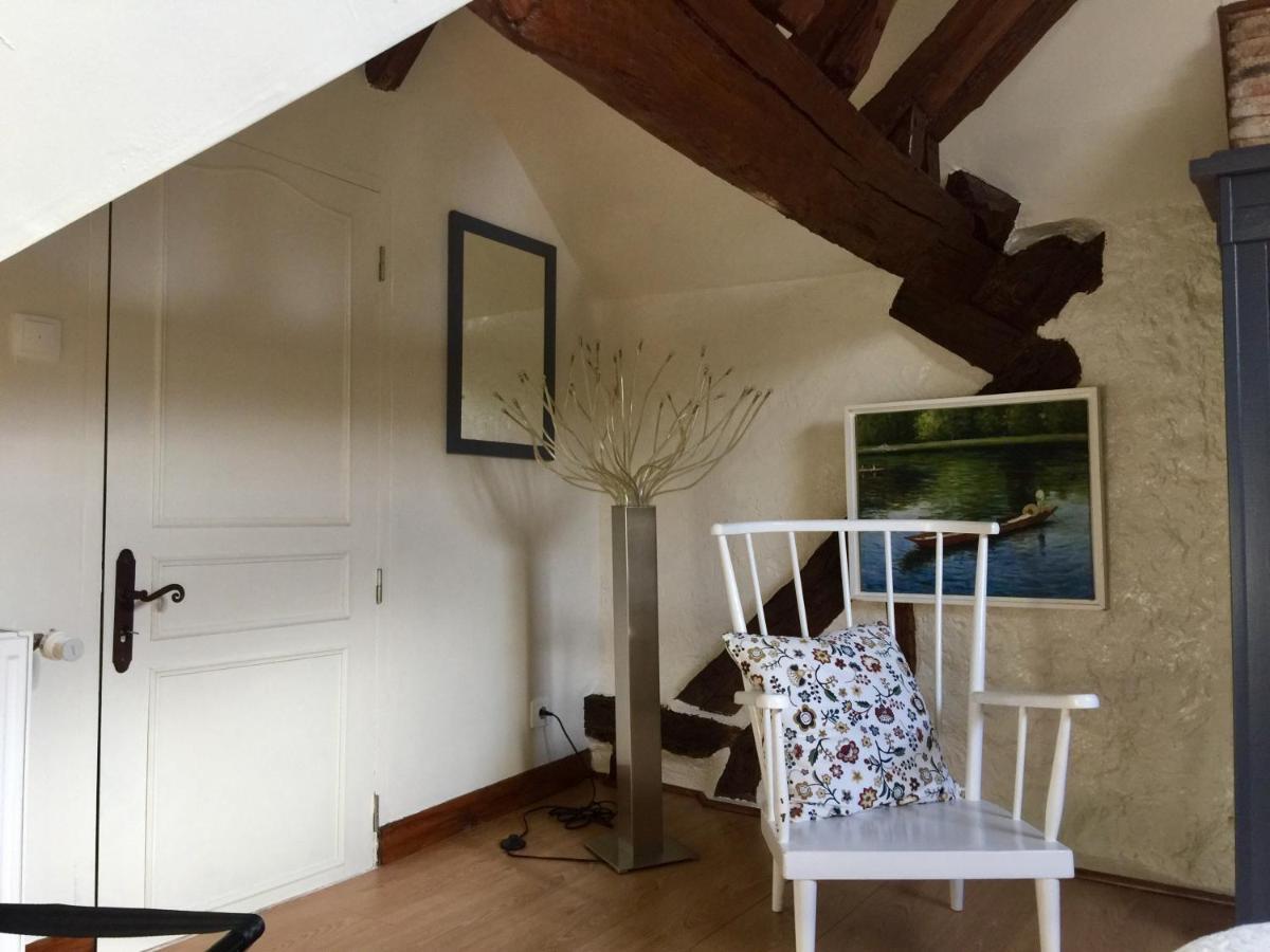 Les Glycines De Bougy Bed & Breakfast Dış mekan fotoğraf